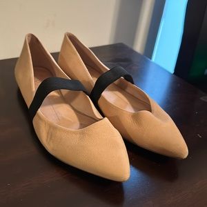 Gianni Bini beige flats with black strap